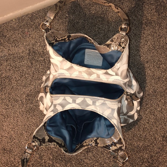 Medium sized three compartment coach purse - Picture 2 of 2